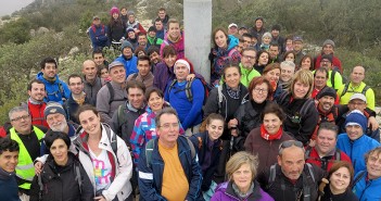 Los participantes de la Marcha Solidaria, en el punto geodésico / Foto: Club Montañero