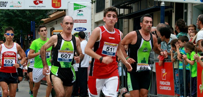 Salvador Martínez compite junto a varios corredores