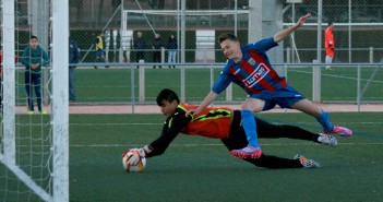 El Cadete B, cerca del gol ante el Nuestro Abarán / J. Ramón Martínez