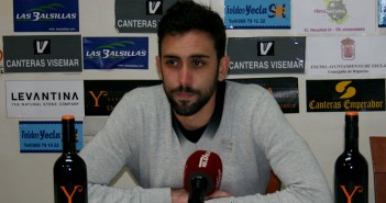 El goleador Javi Bernal, en sala de prensa / Á. Ayala
