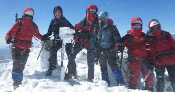 Los socios del Club coronan el pico Almirez (Sierra Nevada) / CMY