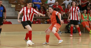 Instante de un choque entre el Senior de Hispania y Roldán Juvenil en el Chumilla / J. Ramón Martínez