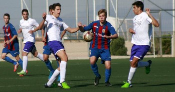 Instante del choque entre el Juvenil B y el Bosco Cieza / P. Aguilera
