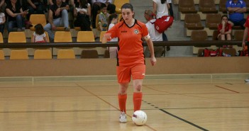 La futbolista yeclana Alba Gandía, en un partido en el Chumilla / Archivo