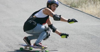 Una participante de la exhibición, en plena bajada / Á. Ayala