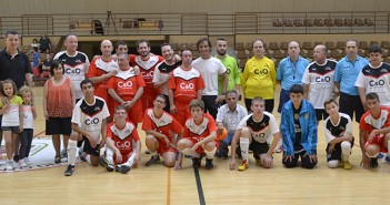 Foto de familia de los participantes en el partido inclusivo / I. Azorín