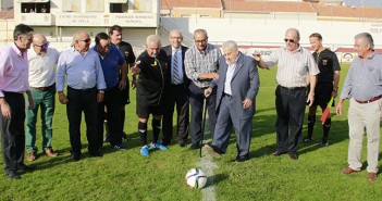 Algunos de los homenajeados hicieron el saque oficial / P. Aguilera