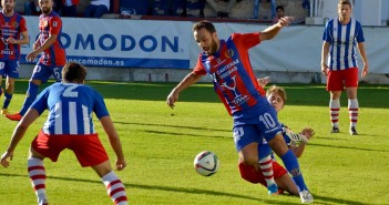 Sergio Moreno pugna con varios oponentes / Inma Azorín