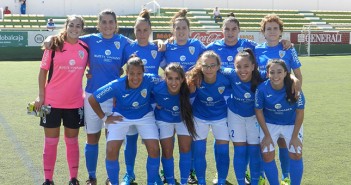Marta, segunda por la izquierda, en pie, junto a su equipo