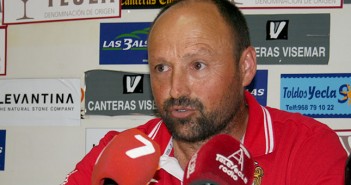 El técnico del Águilas, en sala de prensa / Á. Ayala