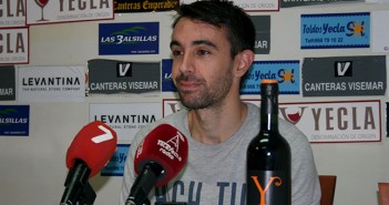 Kun, feliz tras anotar el tanto del triunfo ante el Águilas / Á. Ayala