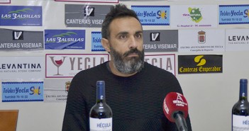 El técnico del Ciudad de Murcia durante su comparecencia / Inma Azorín