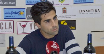 El futbolista azulgrana compareció tras el empate / Inma Azorín