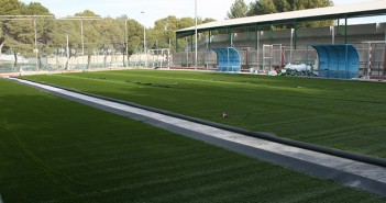 Las obras de la pista de césped artificial / GMC