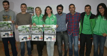 Directiva del Club, junto al concejal de Deportes y representante de Cruz Roja / Á. Ayala