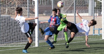 Instante del duelo del Cadete B en el Juan Palao / P. Aguilera