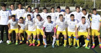 Los jugadores yeclanos vistieron una camiseta homenaje a Carmen Victoria / P. Aguilera