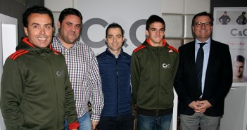 Ortuño y su equipo, en la presentación de 'Cabanes&Ortuño Sports / Á. Ayala