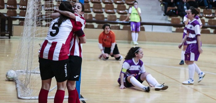 Dos jugadoras de Hispania celebran uno de los goles / P. Aguilera