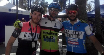 Carrillo, en el centro / Pedales del Mundo