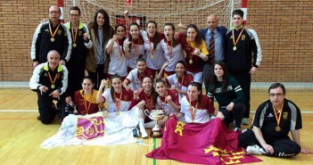 La selección murciana, celebrando el título en Parla / Foto: Alba Gandía