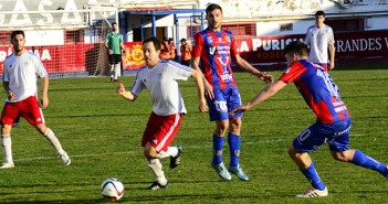 Instante del empate entre el Yeclano y Nueva Vanguardia / I. Azorín