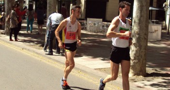 López, con el dorsal 27, en el transcurso de la prueba