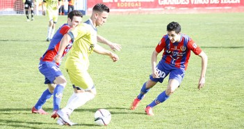 Instante del duelo entre el Yeclano y el Churra / Á. Ayala