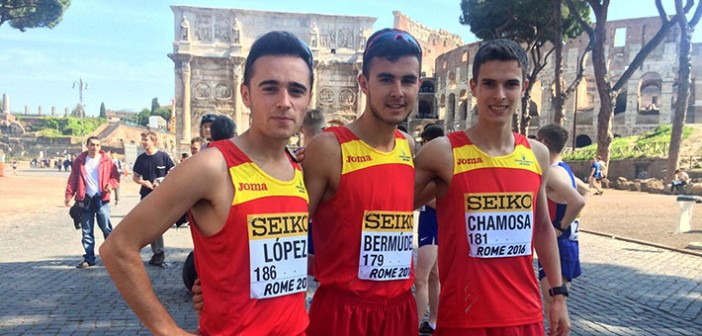 López, a la izquierda, junto a sus compañeros de selección en Roma