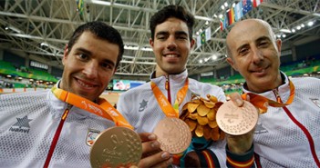 Granados, Santas y Cabello, con su bronce por equipos