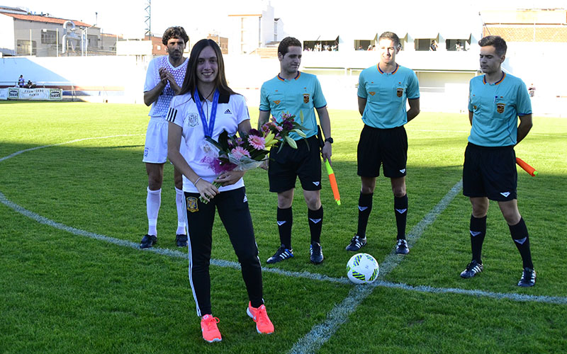 Navarro, durante el saque de honor / I. Azorín