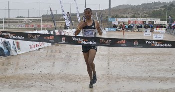 Yemane Haileselassie a su llegada a meta / Inma Azorín