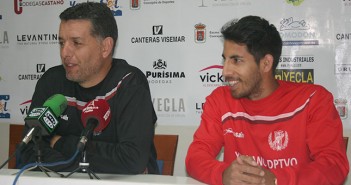 Sandroni y Vivanco en sala de prensa / Á. Ayala