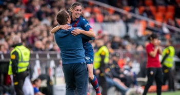 Eva Navarro celebra su primer gol en Levante en Mestalla ante el Valencia