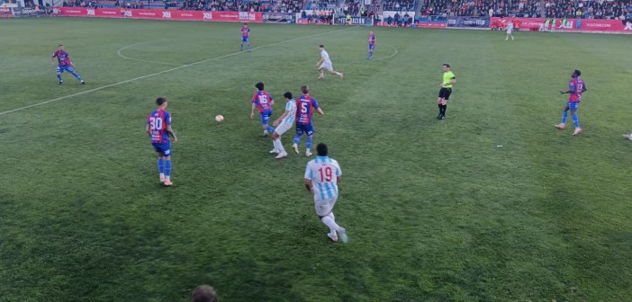 La fuerza de La Unión sucumbe ante el coraje del Yeclano